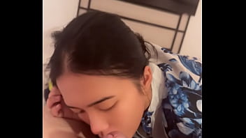 Asian slut sucking